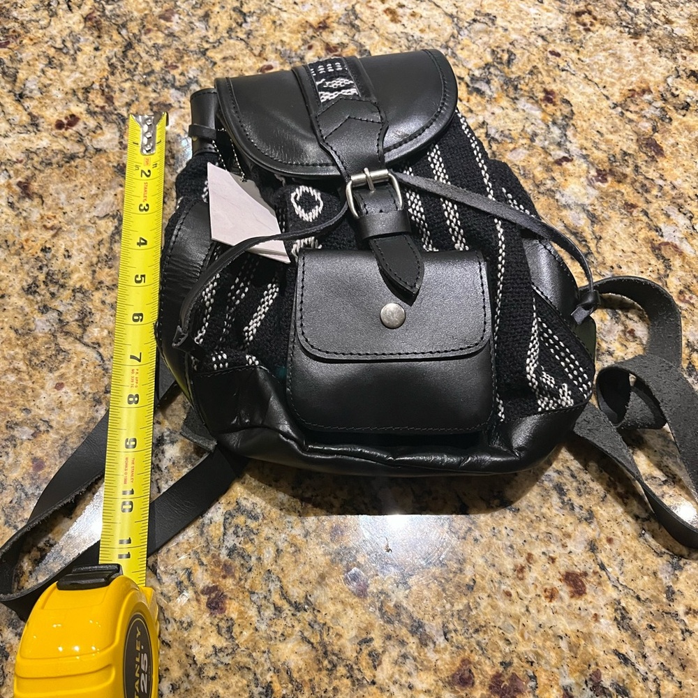 New Mini backpack - Picture 3 of 4